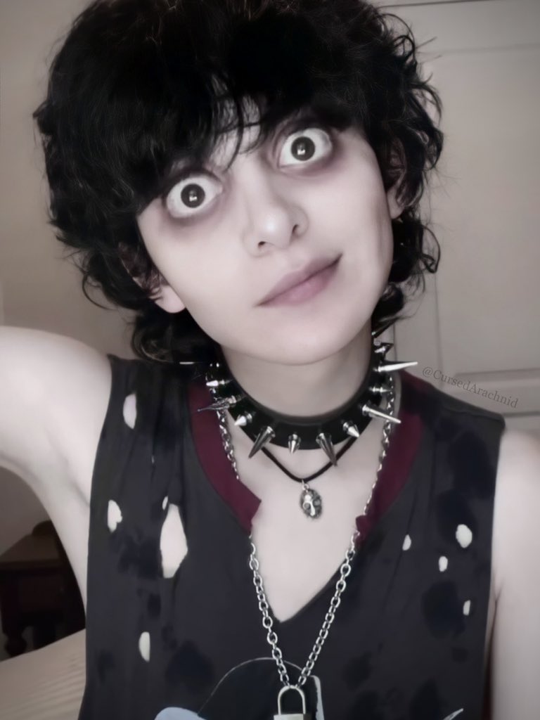 cursedarachnid pretending to be normal